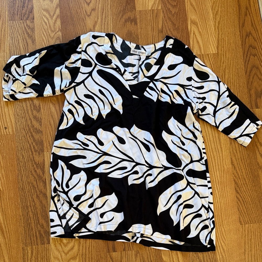 Black and White Leaf Print Tunic